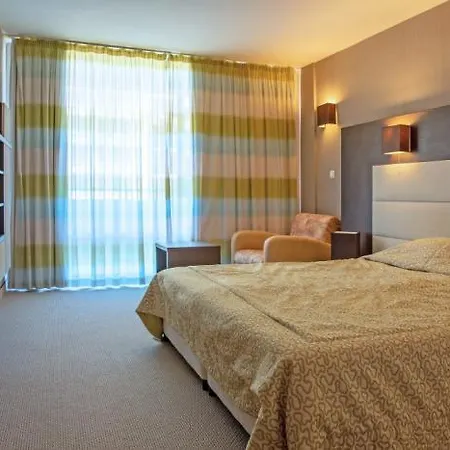 Sandy Bay Ξενοδοχείο 4*