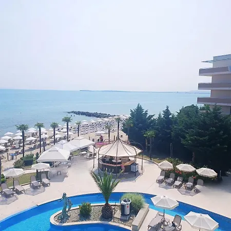Sandy Bay Ξενοδοχείο 4*