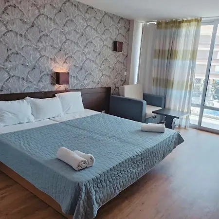 Sandy Bay 4* النايت
