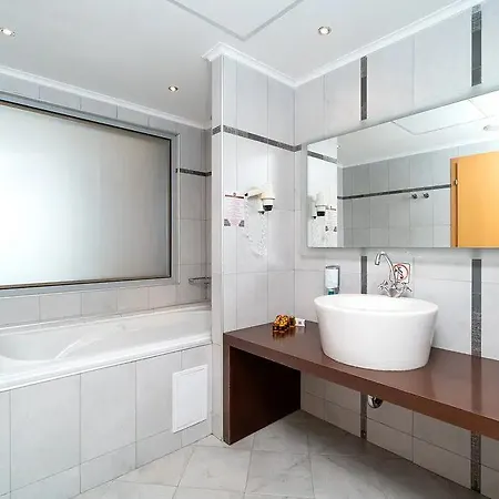 Sandy Bay 4* النايت