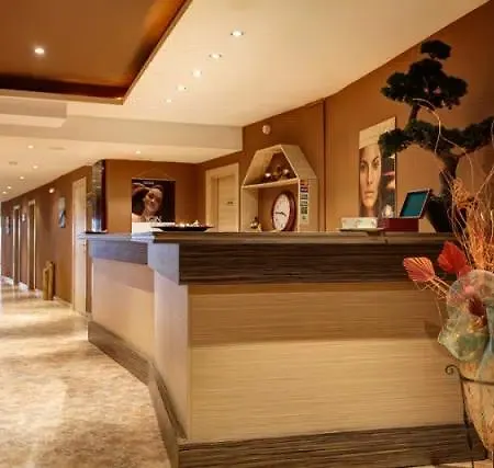 فندق Sandy Bay النايت